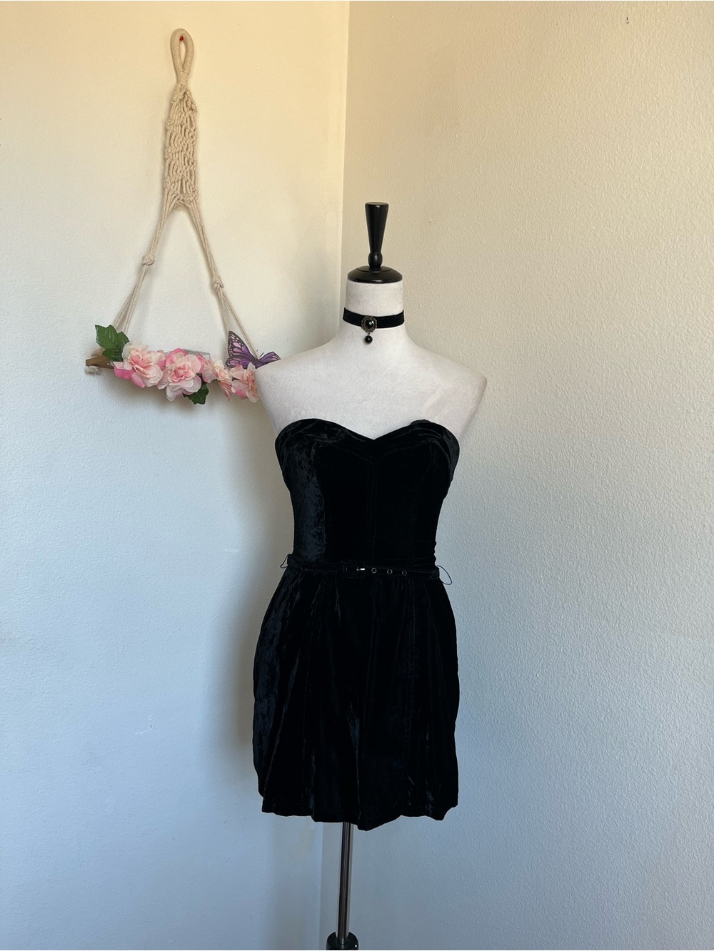 Vintage Betsey Johnson Strapless Black Velvet Mini Dress size 6